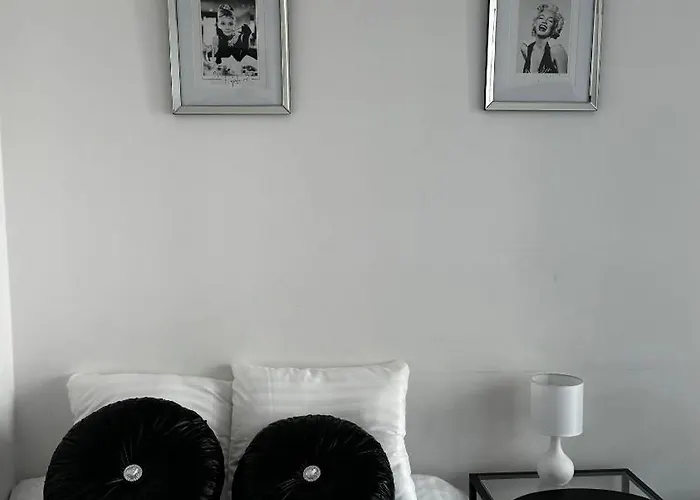 Primo Fabryczna Studio Апартаменты *